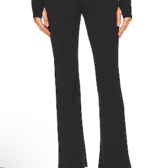 NWT Beyond Yoga Women’s Black Ribbed Flare Leggings - Picture 3 of 3